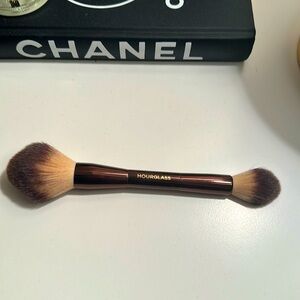 HOURGLASS Veil Powder Brush  Cosmetics Makeup Brush |